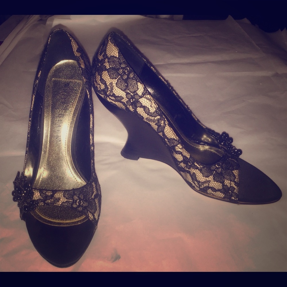 WH/BM NIB Lace PeepToe Heels